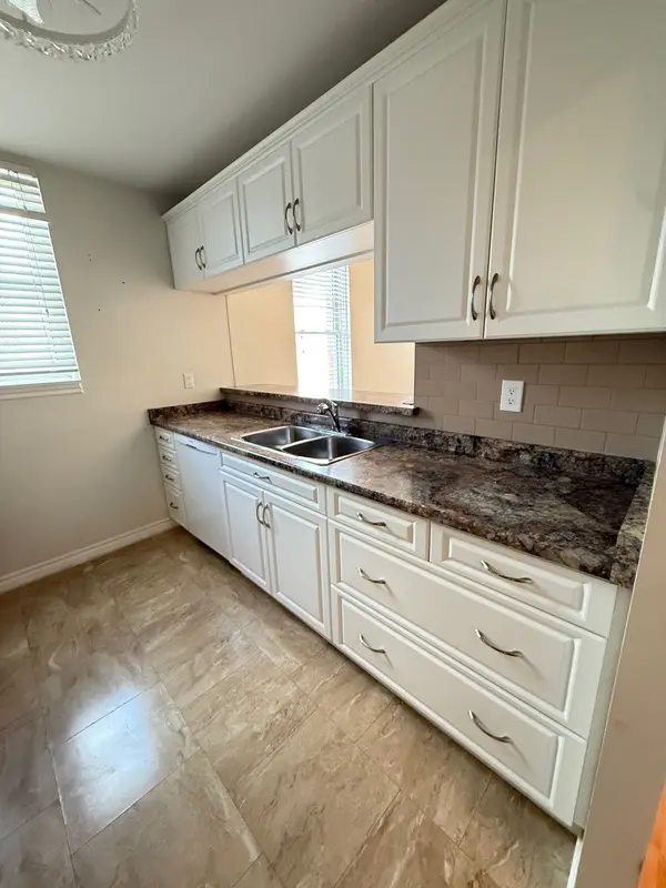 275 Queens AVE #301, London East, ON N6B 1X2