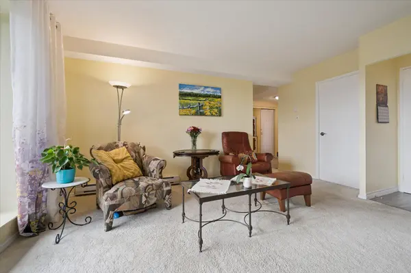 93 Westwood RD #403, Guelph, ON N1H 7J7