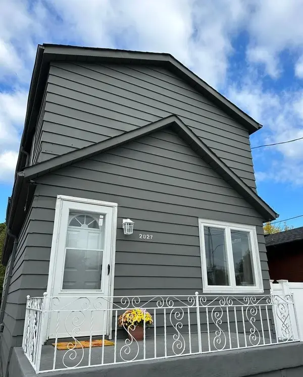 2027 Brampton ST #MAIN, Hamilton, ON L8H 3S9