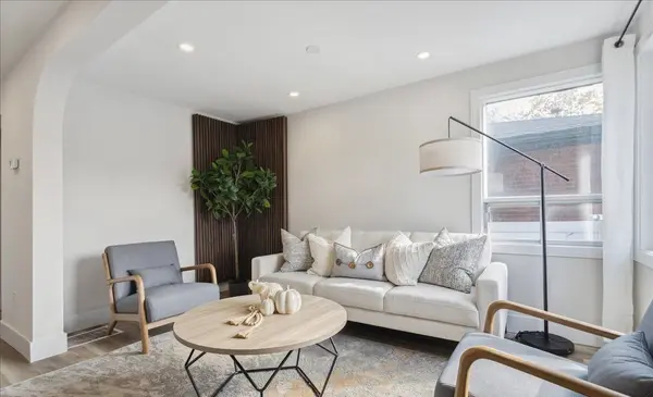 2027 Brampton ST #MAIN, Hamilton, ON L8H 3S9