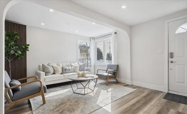 2027 Brampton ST #MAIN, Hamilton, ON L8H 3S9