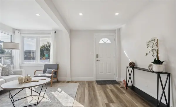 2027 Brampton ST #MAIN, Hamilton, ON L8H 3S9