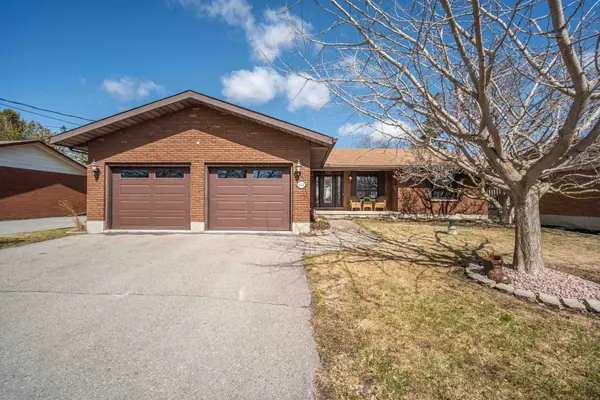 832 Parkhill RD W, Peterborough, ON K9J 6P1