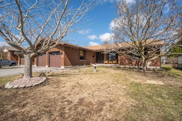 832 Parkhill RD W, Peterborough, ON K9J 6P1