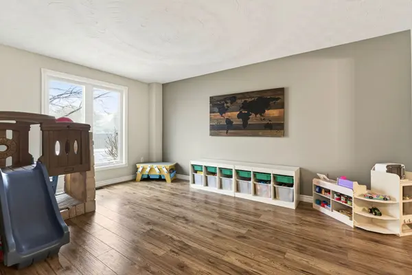 189 Templemead DR, Hamilton, ON L8W 2W1