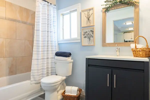 717 Knox AVE, Hamilton, ON L8H 6K7