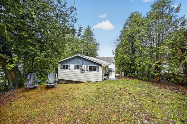 42 Chant TER, Front Of Yonge, ON K0E 1R0