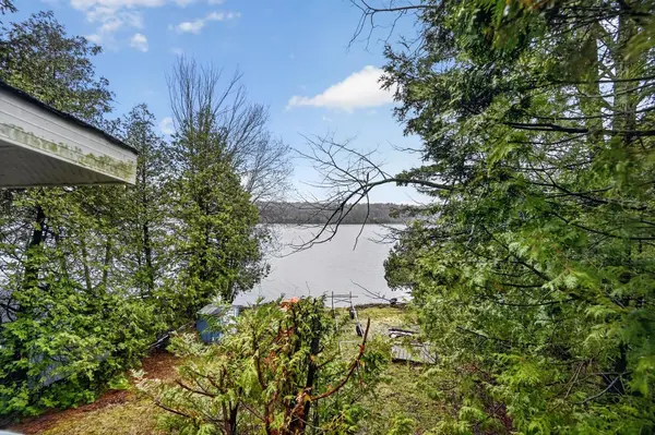 42 Chant TER, Front Of Yonge, ON K0E 1R0