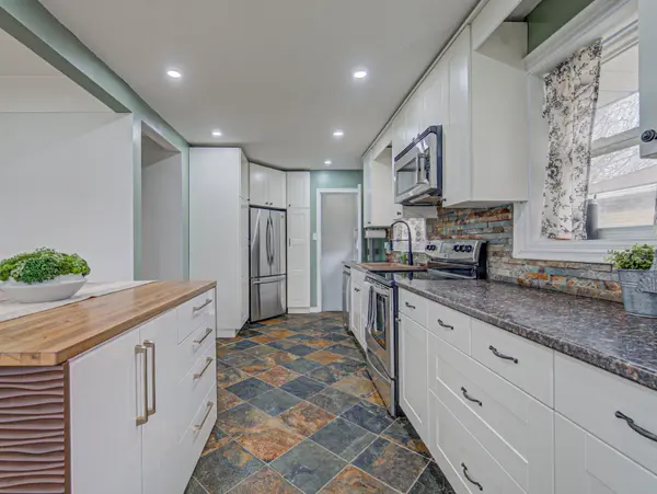 32 Ravine DR, Cambridge, ON N1R 2W7