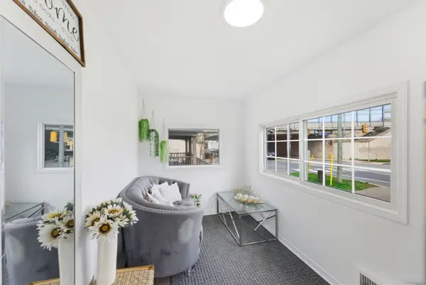 243 Geneva ST, St. Catharines, ON L2R 4R2