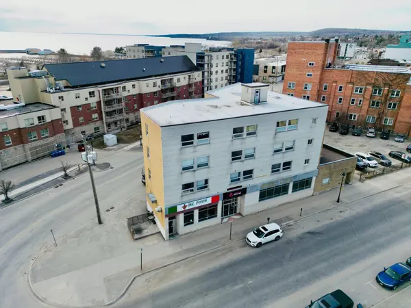 221 Algonquin AVE, North Bay, ON P1B 4V8