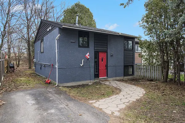 56 Glamorgan DR, Kanata, ON K2L 1R4