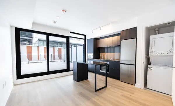 1 Jarvis ST #324, Hamilton, ON L8R 3J2