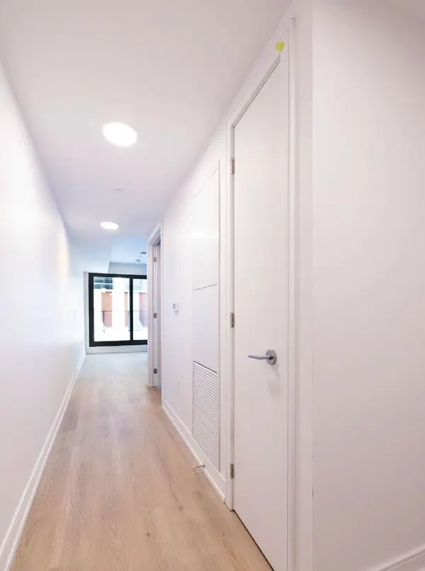 1 Jarvis ST #324, Hamilton, ON L8R 3J2