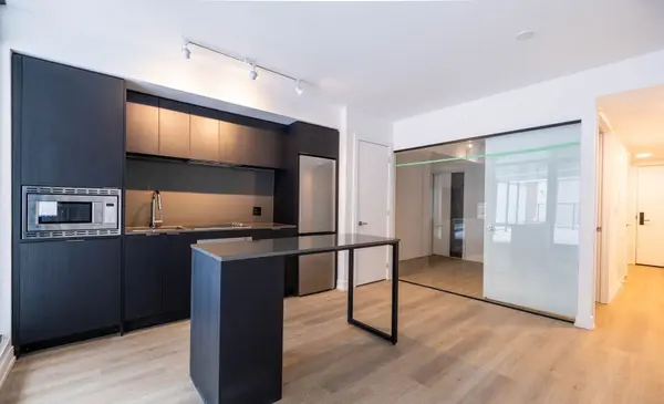 1 Jarvis ST #324, Hamilton, ON L8R 3J2