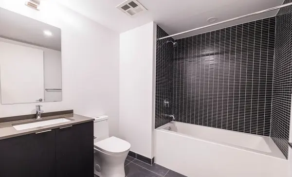 1 Jarvis ST #324, Hamilton, ON L8R 3J2