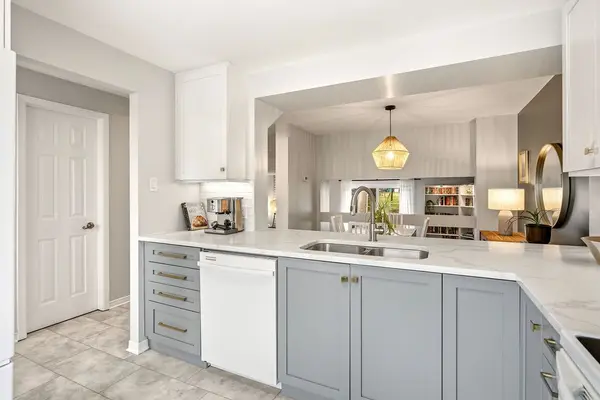 1095 Avignon CT, Orleans - Convent Glen And Area, ON K1C 2M2