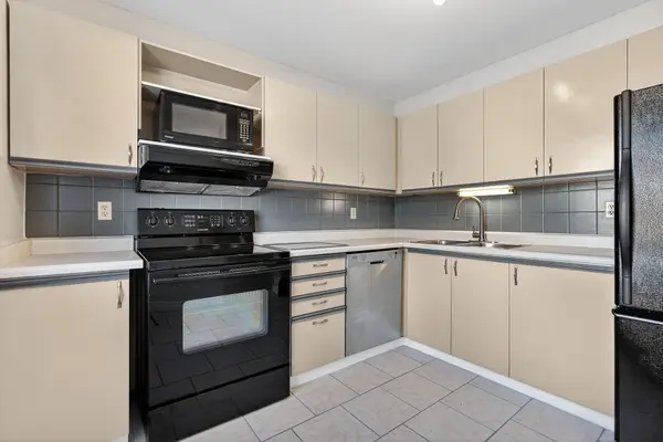 80 Acorn CRES #3, London North, ON N6G 4R8