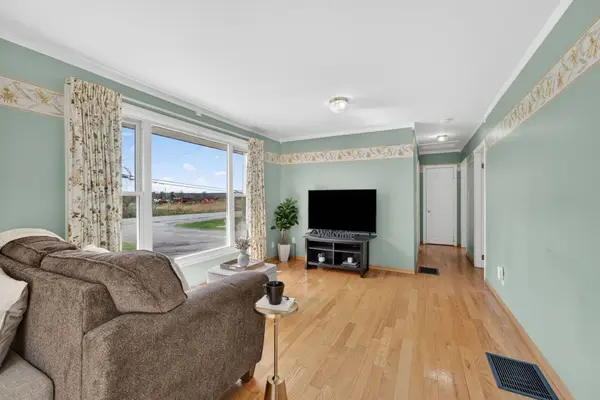 742 Wallbridge-Loyalist RD, Belleville, ON K8N 4Z5