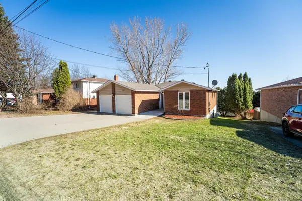 877 Ski Club RD, North Bay, ON P1B 7R5