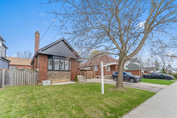 53 Brucedale AVE E, Hamilton, ON L9A 1N2