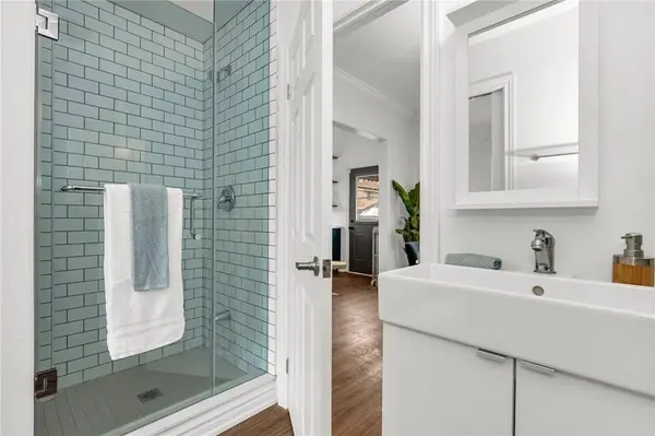 100 Dunsmure RD #2, Hamilton, ON L8M 1S4