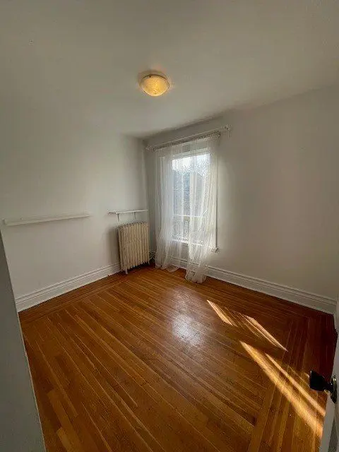 100 Dunsmure RD #2, Hamilton, ON L8M 1S4