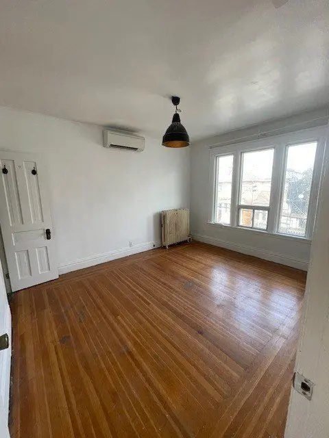 100 Dunsmure RD #2, Hamilton, ON L8M 1S4