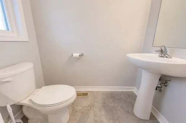 21 POSTMASTER DR, Kitchener, ON N2R 0J2