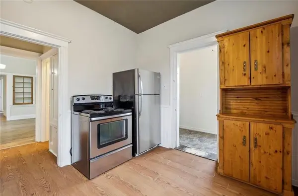 51 Smith AVE #Main, Hamilton, ON L8L 5P2