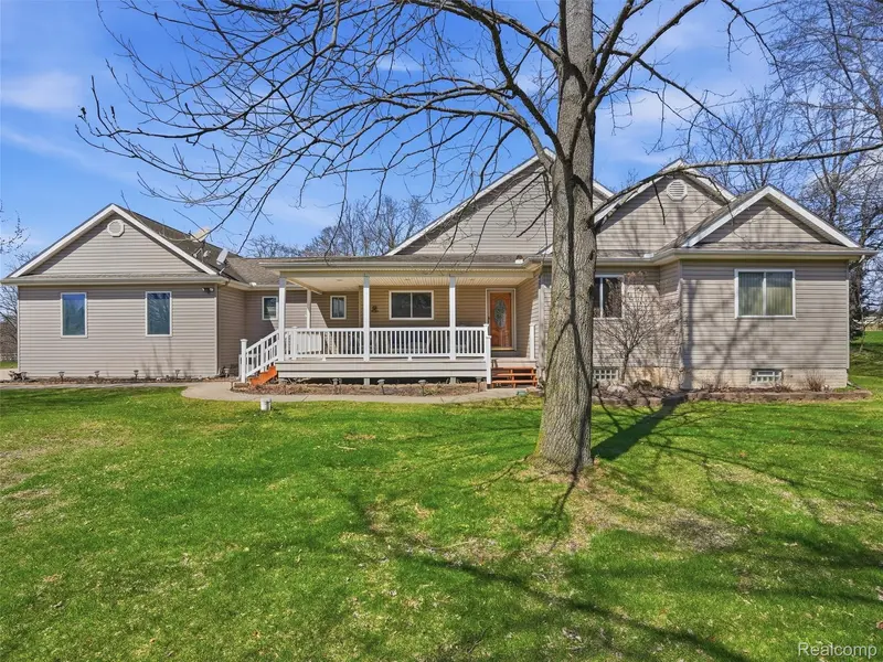 4695 Melanie LN, White Lake Charter Township, MI 48383