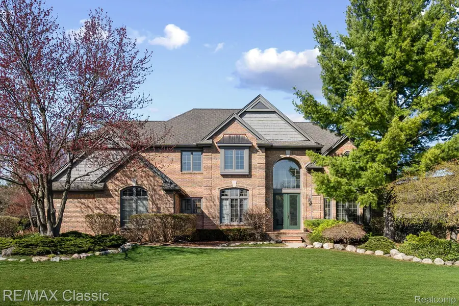 12282 Deer Creek CIR, Plymouth Charter Township, MI 48170