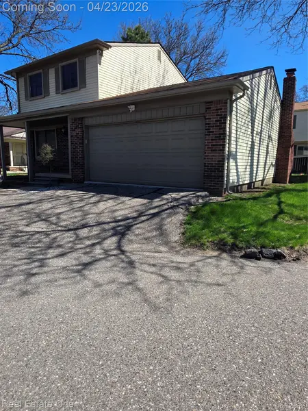 2898 Roundtree DR, Troy, MI 48083