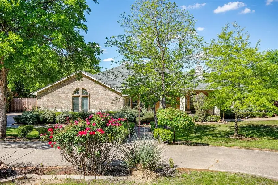 336 Plantation Drive E, Burleson, TX 76028