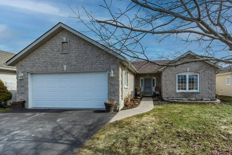 51 Applewood DR, Brighton, ON K0K 1H0