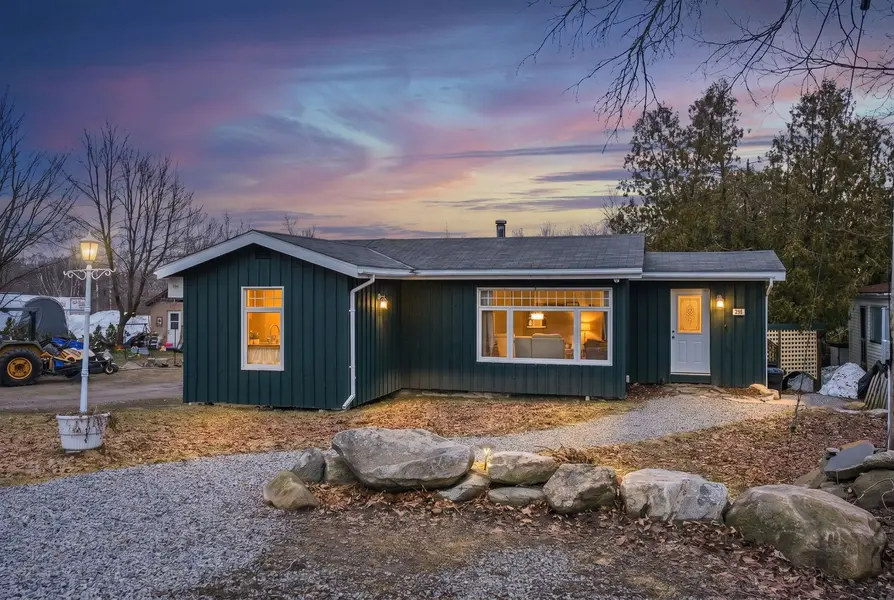 296 High ST, Georgian Bay, ON P0C 1H0