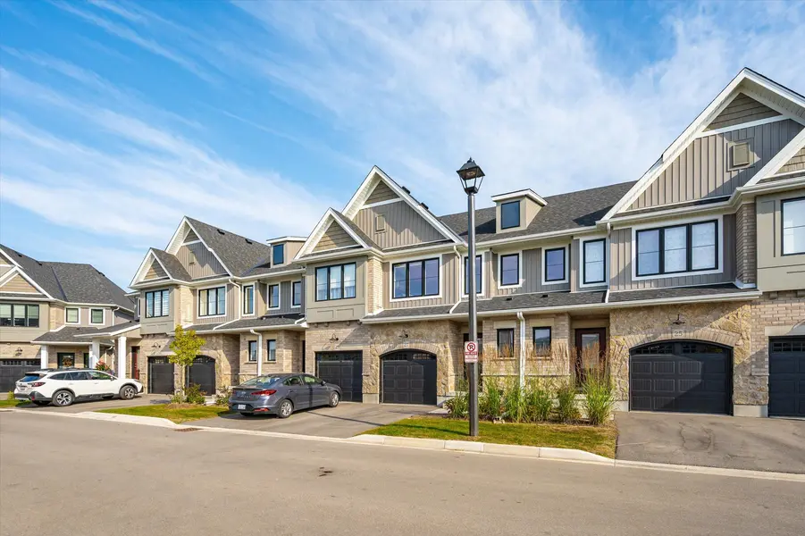 27 Hedley LN, Centre Wellington, ON N0B 1S0