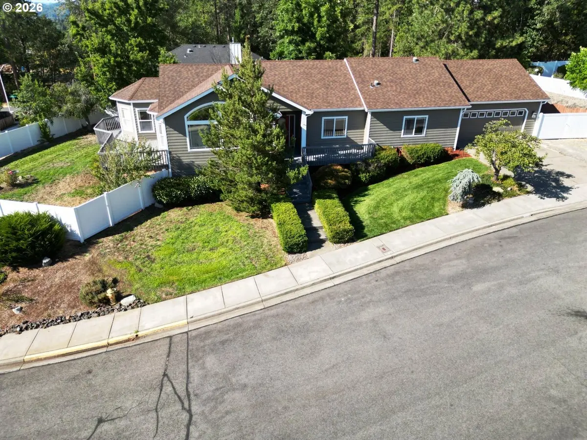 212 WAGON WHEEL DR, Grants Pass, OR 97527