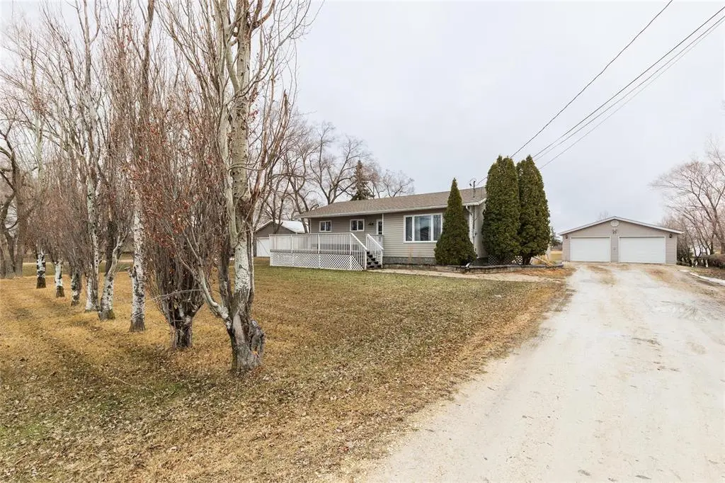 37 Gagnier Bay, Ste Anne, MB R5H 1A7