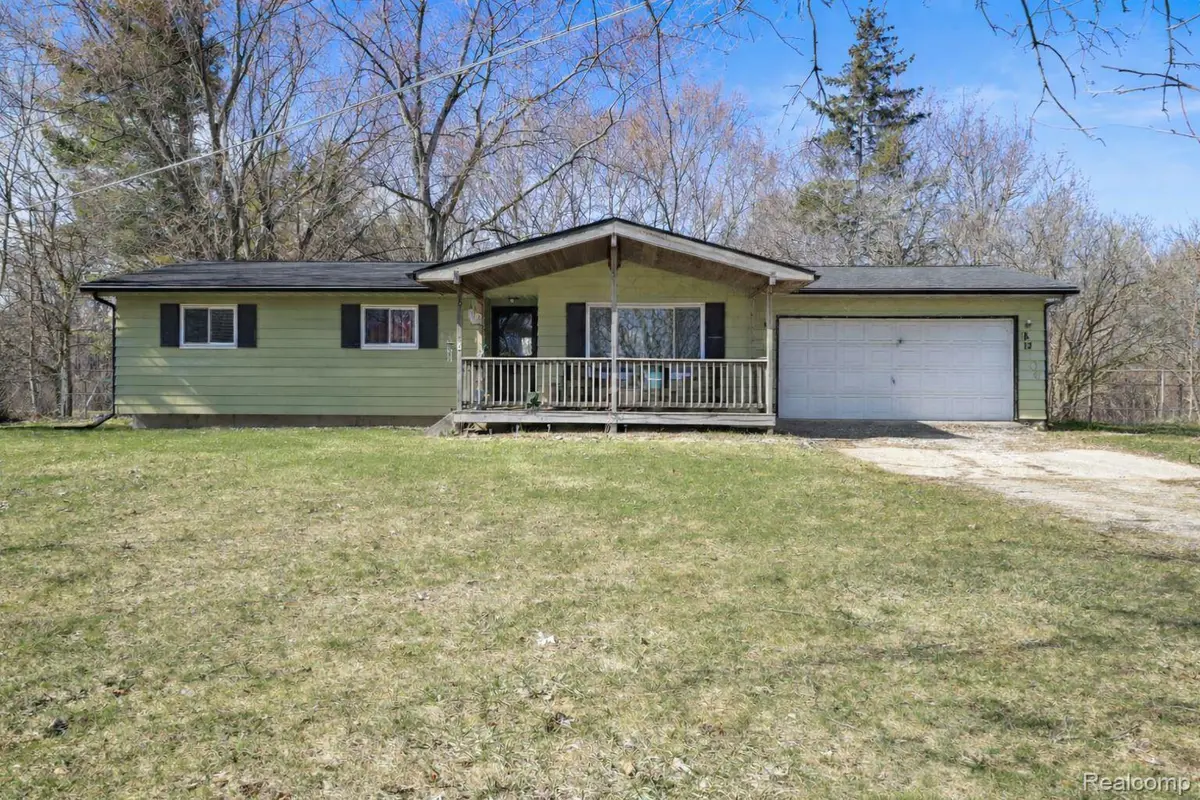 11106 Main RD, Fenton Charter Township, MI 48430