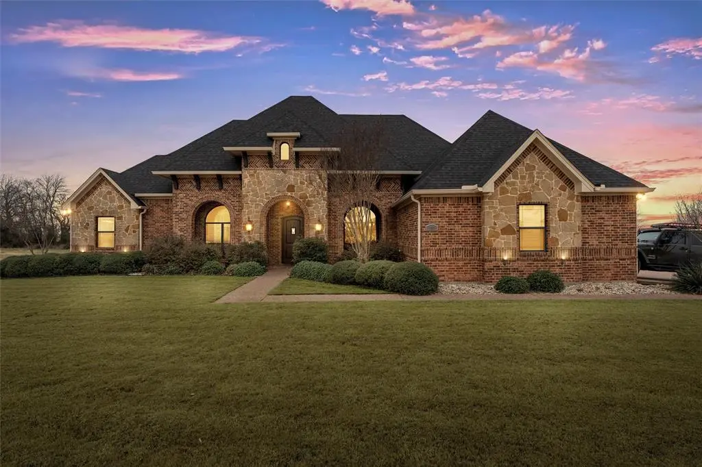 380 N Quail Run Drive, West, TX 76691