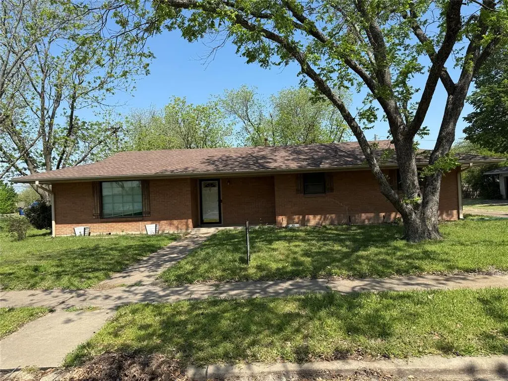 1412 Hillcrest Street, Ennis, TX 75119