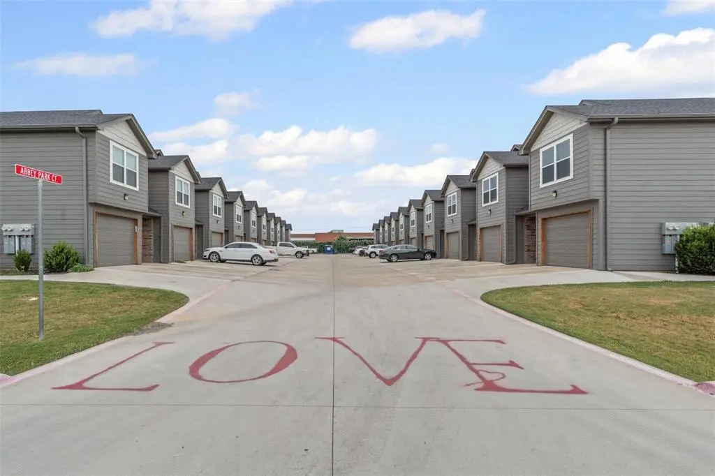 124 Abbey Park Court, Granbury, TX 76049