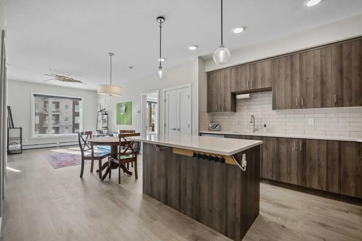 660 Shawnee SQ SW #210, Calgary, AB T2Y 0X6