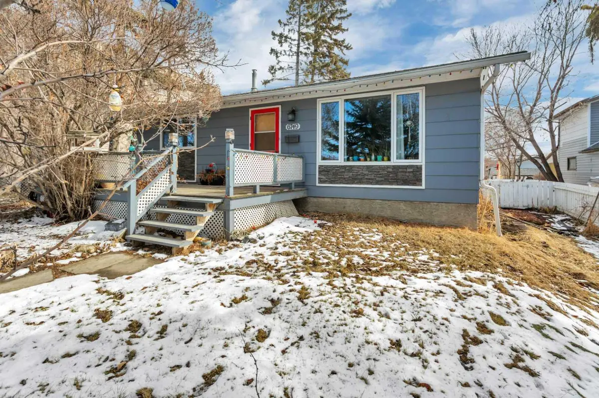 6749 59 AVE, Red Deer, AB T4P 1B1