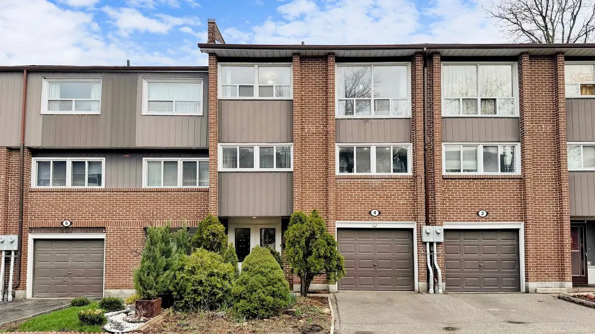 4 Dove Hawk WAY, Toronto C07, ON M2R 3M2