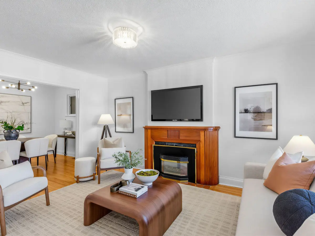 27 Amherst AVE, Toronto C03, ON M6E 1Z2