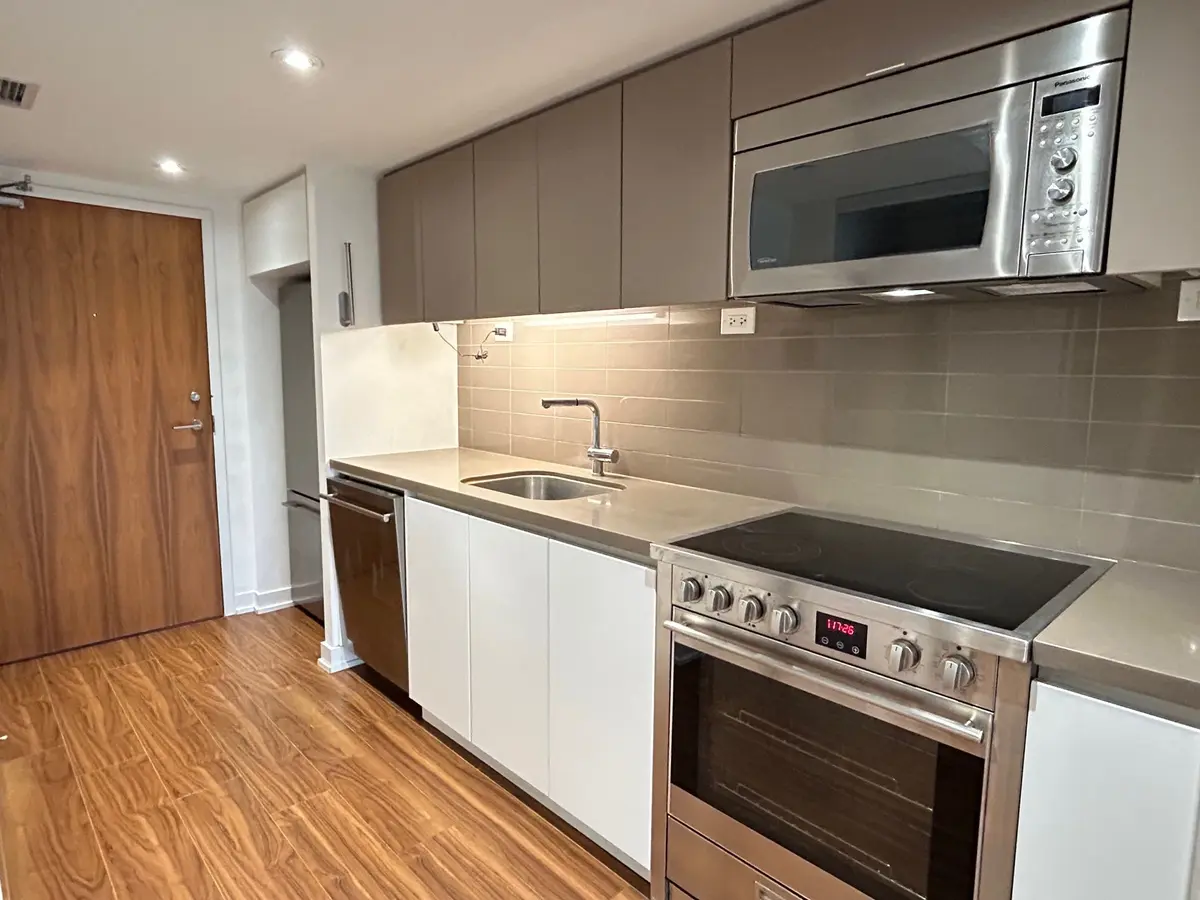 75 Queens Wharf RD #1109, Toronto C01, ON M5V 0J8