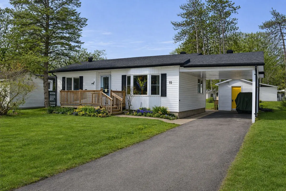 15 Carruthers ST S, Wasaga Beach, ON L9Z 1K2