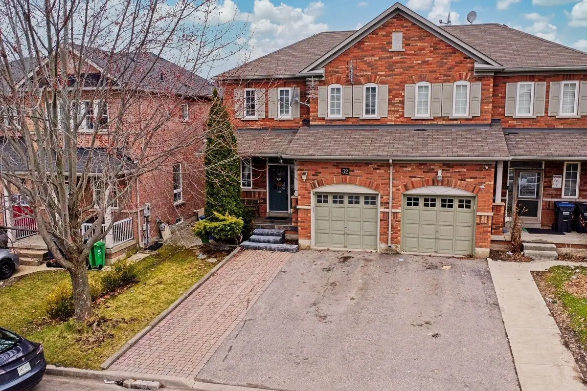 32 Ashdale RD, Brampton, ON L6Y 5M7